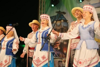 Финальным аккордом празднования Дня Независимости в Бобруйске стали акция «Споем гимн вместе» и праздничный салют