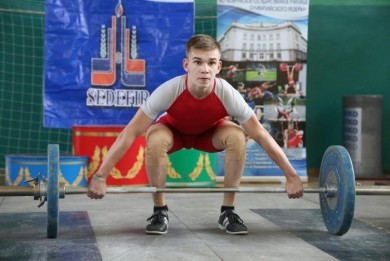 В Бобруйске соперничают юные тяжелоатлеты