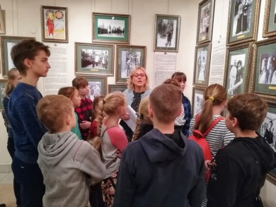 Учащиеся объединения по интересам «Квинтэссенция» Центра творчества г.Бобруйска посетили выставку «Венценосная семья»