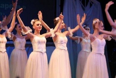 Школы искусств Бобруйска подарили большой рождественский концерт