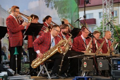 Программу праздничных мероприятий в Бобруйске открыл концерт национального академического оркестра Беларуси