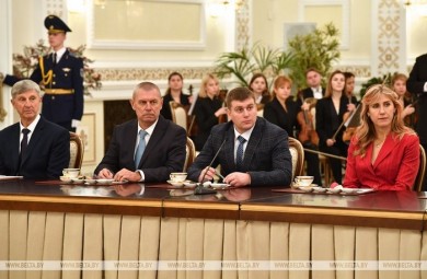Бобруйским тренерам и спортсменке Президент вручил государственные  награды