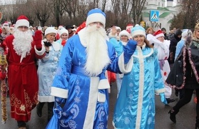 Праздничное шествие «Дед Мороз и Снегурочка+» и торжественное зажжение иллюминации состоялось в Бобруйске. Фоторепортаж