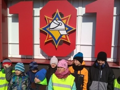 Спасатели Бобруйска проводят для школьников экскурсии в пожарных частях