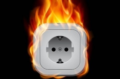 Нарушение правил эксплуатации электроприборов может привести к пожару