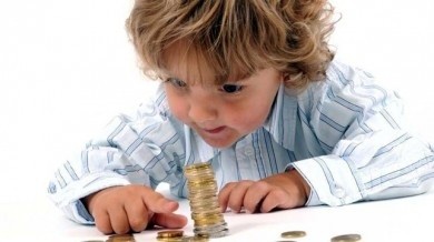 Дети чаще всего проглатывают монеты, стеклярусы и батарейки - медики