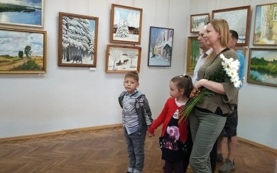 В Бобруйске открылась выставка самодеятельных художников города «Мой родны кут»
