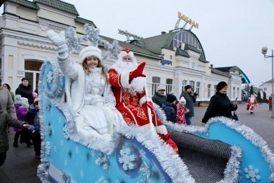 В Бобруйске прошло шествие Дедов Морозов