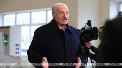 Лукашенко о ситуации вокруг коронавируса: нам стоит тревожиться, но только в одном - мойте руки