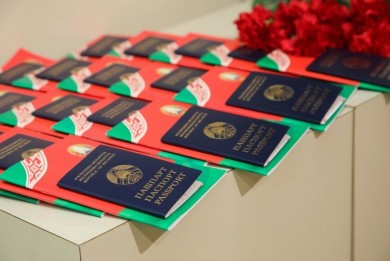 В преддверии Дня Конституции юным бобруйчанам вручили паспорта
