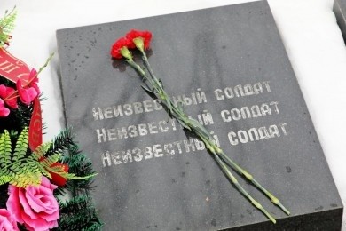 В Бобруйске возложили венки и цветы к мемориалам памяти в рамках Дня защитников Отечества