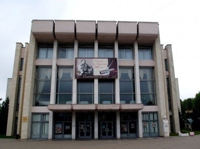 Театр имени В.И. Дунина-Марцинкевича закроет театральный сезон комедией