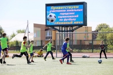 На стадионе имени А. Прокопенко прошли городские зональные соревнования среди детей и подростков по футболу “Кожаный мяч”
