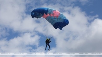 Открытый чемпионат ВС по парашютному спорту стартовал в Бобруйске