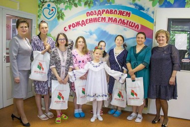 Ирина Рынейская и Ирина Русакович поздравили бобруйчанок, родивших в День защиты детей