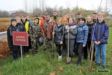Бобруйчане приняли участие в республиканской экологической акции «Дерево героя»