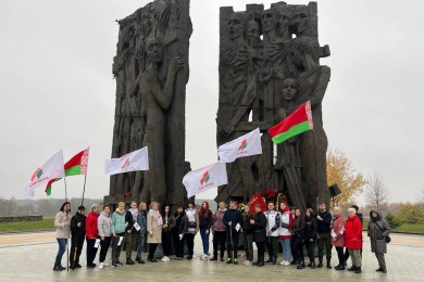 В день ВЛКСМ бобруйчане посетили мемориальный комплекс "Тростенец" и поучаствовали в благоустройстве "Хатыни"