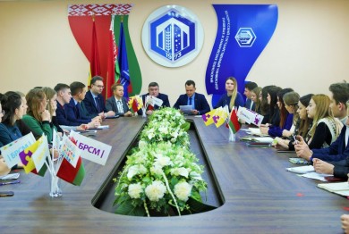 Бобруйская городская организация ОО "БРСМ" приняла участие в областном круглом столе