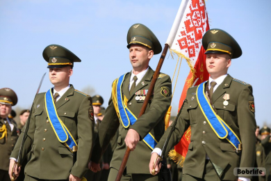 В авиагородке на аэродроме «Бобруйск» состоялся торжественный митинг, посвященный 85-летию 83-го отдельного инженерно-аэродромного ордена Красной Звезды полка