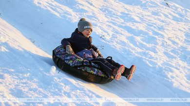 Выход на лед, запуск фейерверков, игры вблизи дорог: МВД напомнило о рисках во время каникул