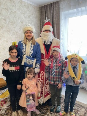 Актив ОО "БРСМ" учреждения образования "Бобруйский государственный медицинский колледж" принял участие в районной благотворительной акции "Чудеса на Рождество"