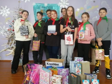 Учащиеся «Средняя школа №6 г.Бобруйска» поздравили детей из дома семейного типа Варичевых