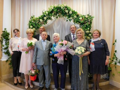 Больше полувека вместе: в Бобруйске поздравили семейные пары, отметившие 50 и 68 лет совместной жизни