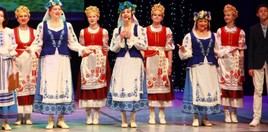 Праздничный концерт в честь 20-летия ансамбля «Купалiнка» собрал зрителей под звуки белорусской музыки