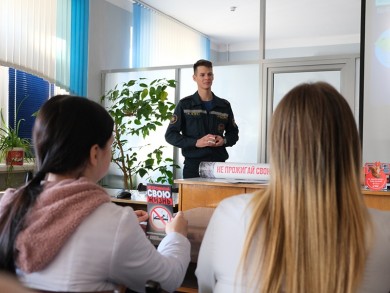 В медицинском колледже Бобруйска состоялась встреча со спасателями в рамках акции «Не прожигай свою жизнь!»