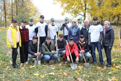 24 октября, в преддверии празднования 105-летнего юбилея ВЛКСМ и 60-летия белорусских студенческих отрядов, в Бобруйске заложена «Аллея поколений»