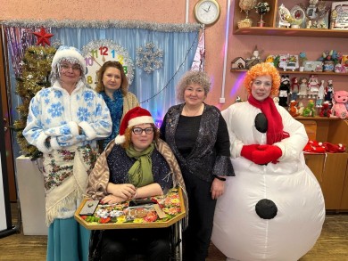 В «ТЦСОН Ленинского района г. Бобруйска» состоялось праздничное представление «Новогодний сундук чудес»