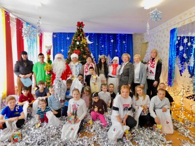 «Белая Русь» накануне Рождества в Бобруйске создала незабываемую атмосферу радости и волшебства для детей