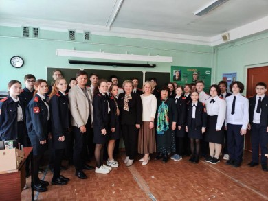 В рамках укрепления образовательных связей между Беларусью и Россией, представители III Форума развития гражданского общества посетили 43-ю школу в городе Тольятти