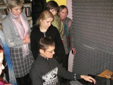 Экскурсия участников проекта «Широкий формат» в студию звукозаписи