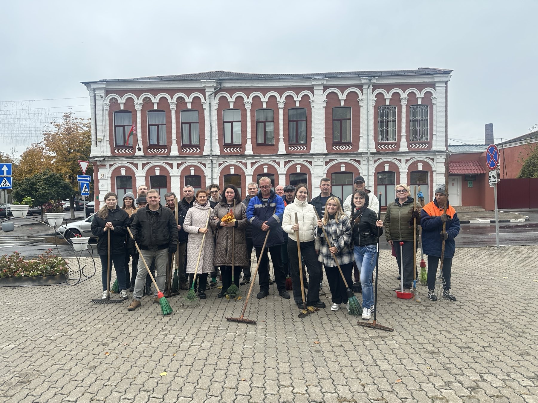 Организации Ленинского района г. Бобруйска приняли участие в субботнике