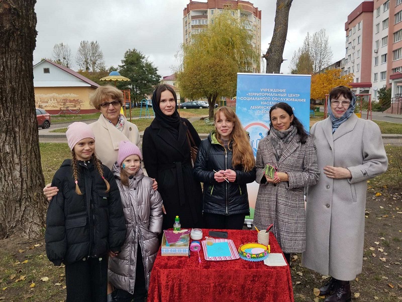 Организован мастер-класс «С любовью для мамы» на торжественном открытии игровой площадки на улице Островского в Бобруйске