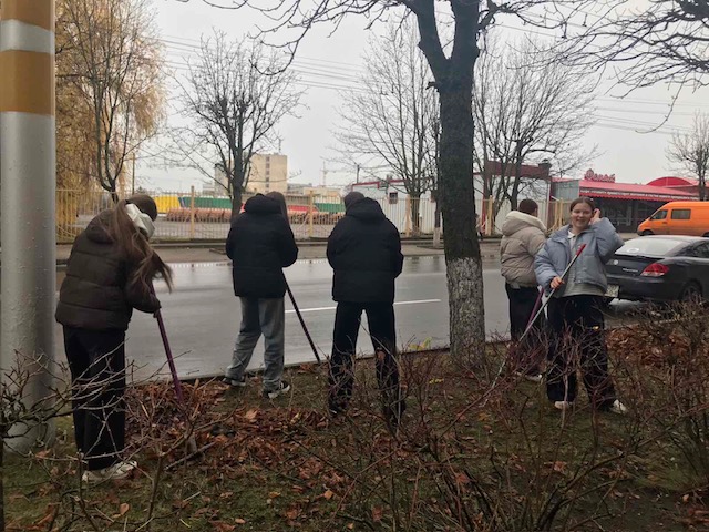 В организациях Ленинского района г. Бобруйска в рамках проведения санитарного дня приведены в порядок прилегающие и закрепленные территории.