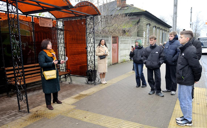 Акция «Говорящий город»: Бобруйчанам рассказали о доступной среде для людей с инвалидностью по зрению