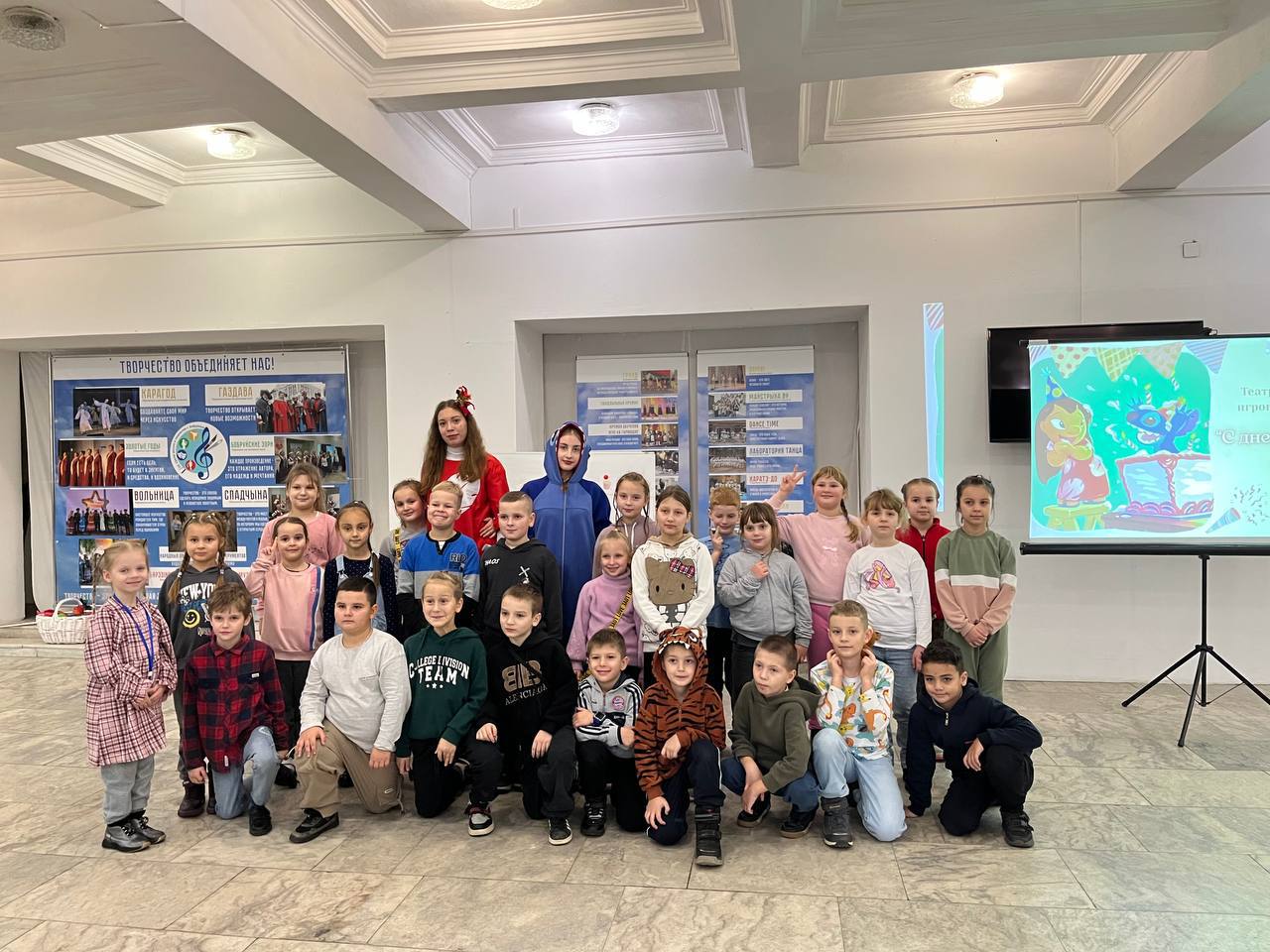 В первый день каникул ребята из оздоровительного лагеря ГУО «Гимназия №2 г. Бобруйска» приняли активное участие в игровой программе вместе с героями мультфильма «Лило и Стич». 