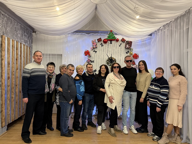 22.12.2025 в арт-пространстве «Кураж» состоялась завершающая встреча участников социального проекта «Клуб саморазвития «Преображение».
