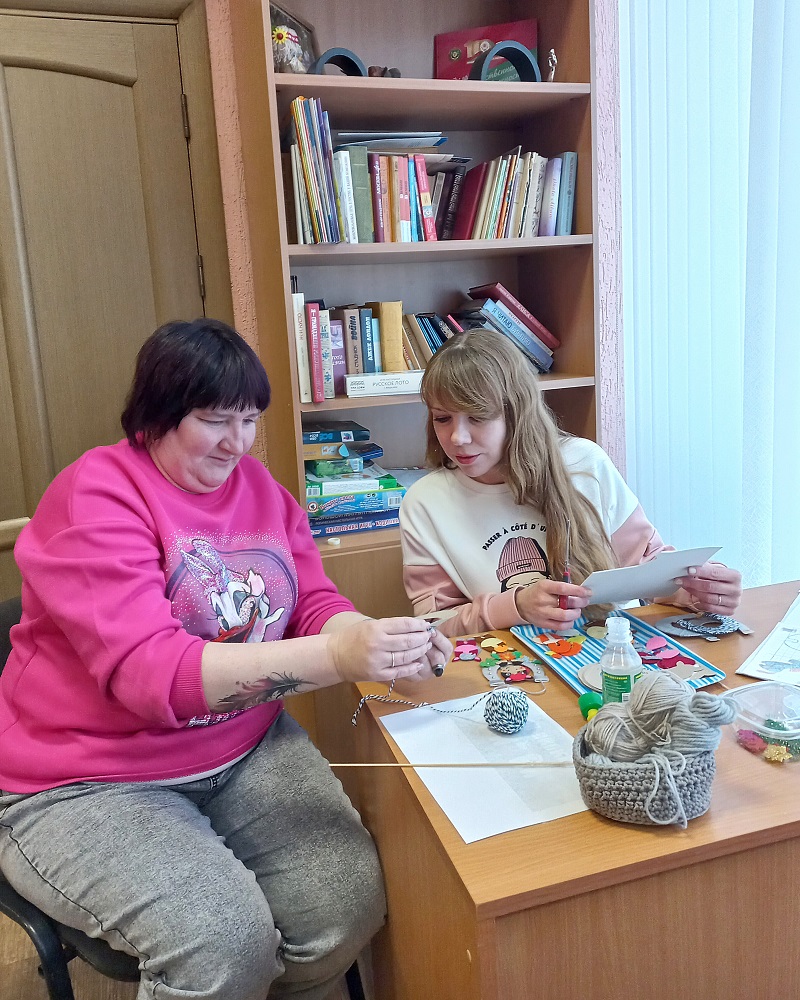 Проведен мастер-класс по изготовлению новогодней поделки «Лошадка на удачу».   