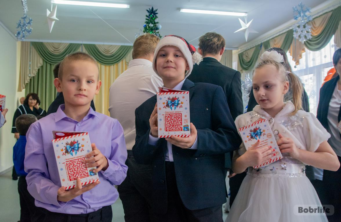 Марафон добра, волшебства и заботы. Ребят из социально-педагогического центра Ленинского района поздравили с Новым годом