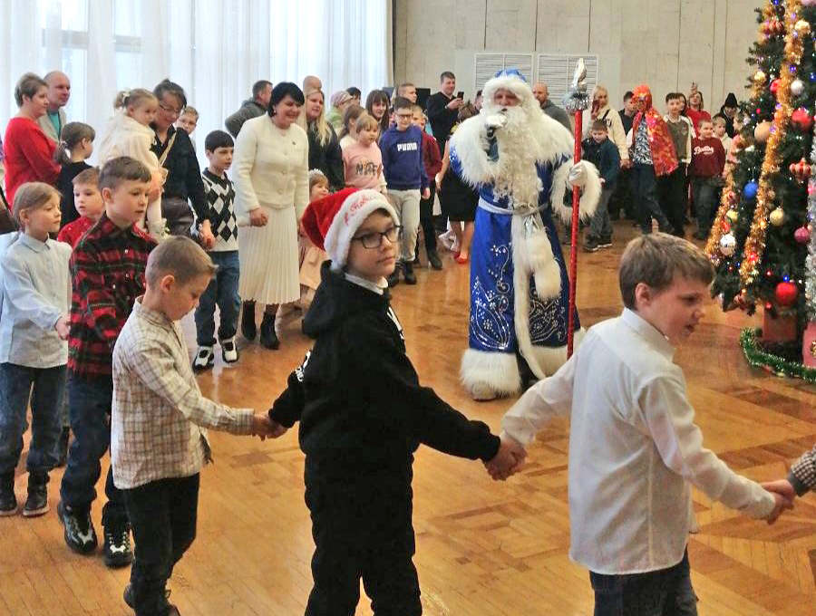 В зимней сказке. Благотворительный новогодний праздник прошел для детей в Ленинском районе Бобруйска