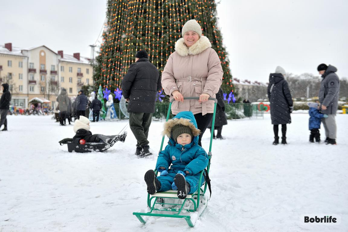 Теперь официально. Александр Лукашенко подписал указ №1 об объявлении Года белорусской женщины