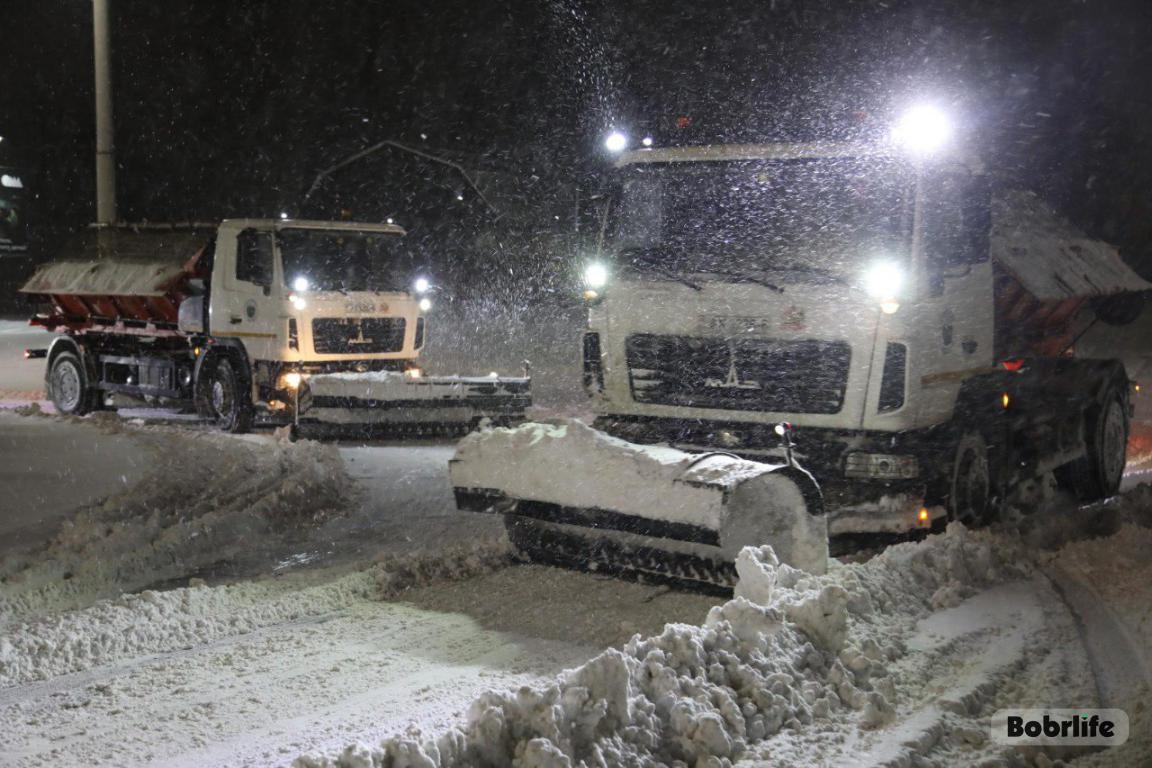 В Бобруйске была организована круглосуточная работа по расчистке дорог от снега