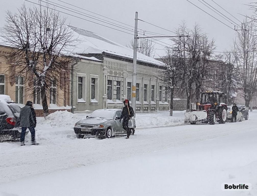 Автомобиль застрял в снегу. Что можно сделать самостоятельно и куда обратиться за помощью