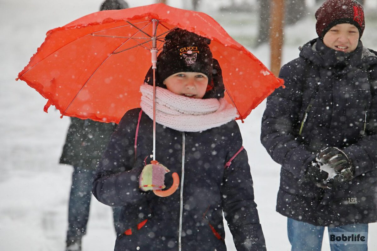 Могут ли дети не посещать учреждения образования в связи со сложными погодными условиями? Ответ дали в главном управлении по образованию Могилевского облисполкома