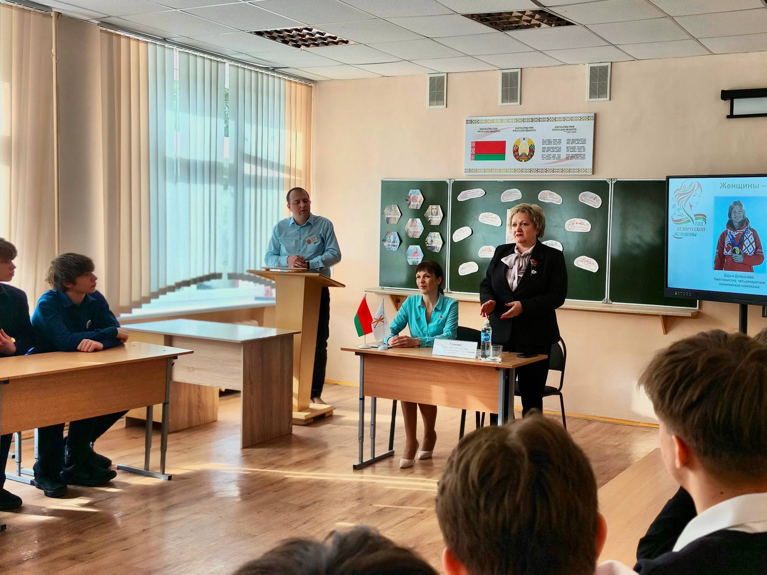 На территории Ленинского района г. Бобруйска на основании Закона Республики Беларусь от 26 июня 2003 г. № 214-З «Об участии граждан в охране правопорядка» действует 28 добровольных дружин (ДД) численностью 124 человека.