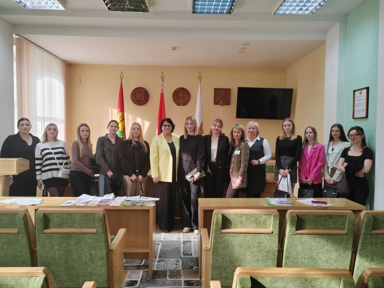 Сегодня глава администрации Ленинского района г. Бобруйска Марина Згорская провела традиционную встречу с молодыми специалистами.