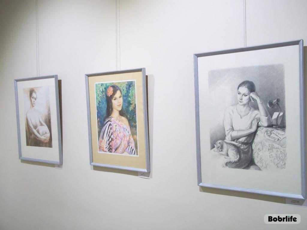 Женщина – сокровище белорусской земли. В Бобруйске прошло открытие выставки лирических портретов Владимира Самочернова, приуроченной к Году белорусской женщины